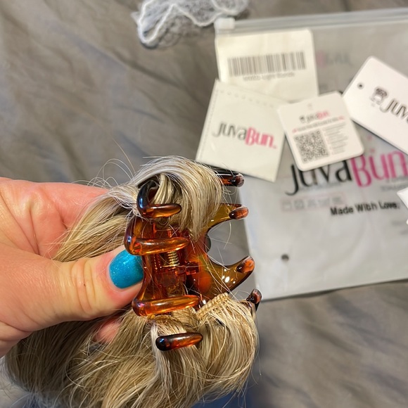 COPY - JuvaBun Clip-In Ponytail in Light Blonde - Picture 3 of 6